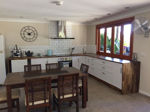 TAKURA HEIGHTS Modern Country Apartment With Pool Access - Accommodation Great Ocean Road 0