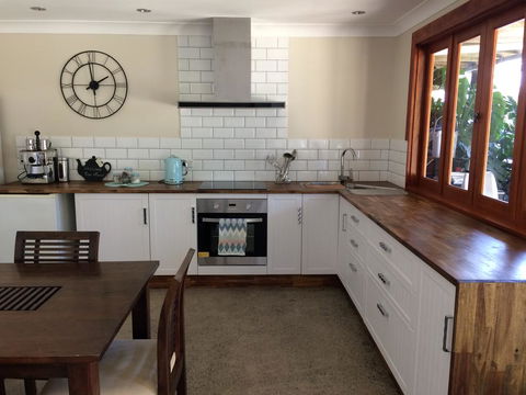 TAKURA HEIGHTS Modern Country Apartment With Pool Access - Accommodation Great Ocean Road 2