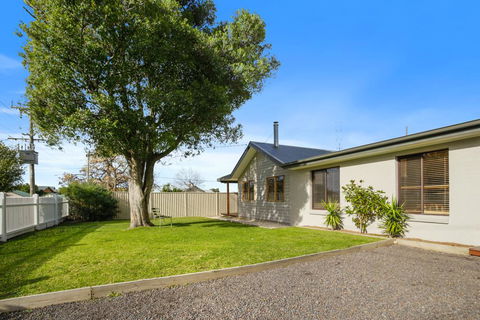 THE ASHMAN HOUSE - Modern And Close To Town - Accommodation Great Ocean Road 3