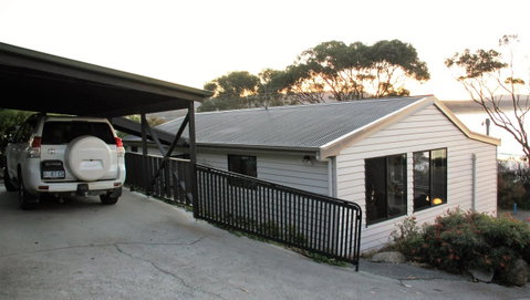 KINGFISHER COTTAGE Beachfront At The Binalong Bay - Accommodation Great Ocean Road 21