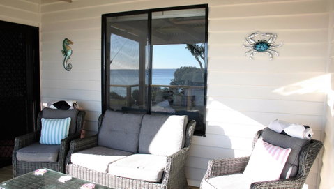 KINGFISHER COTTAGE Beachfront At The Binalong Bay - Accommodation Great Ocean Road 7