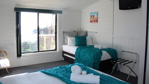 KINGFISHER COTTAGE Beachfront At The Binalong Bay - Accommodation Great Ocean Road 5