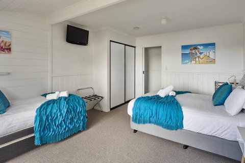 KINGFISHER COTTAGE Beachfront At The Binalong Bay - Accommodation Great Ocean Road 3