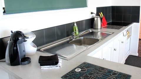 KINGFISHER COTTAGE Beachfront At The Binalong Bay - Accommodation Great Ocean Road 18