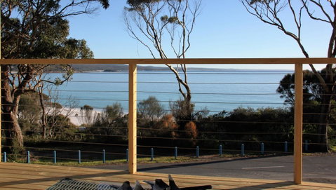 KINGFISHER COTTAGE Beachfront At The Binalong Bay - Accommodation Great Ocean Road 6