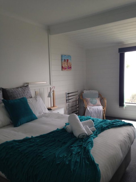 KINGFISHER COTTAGE Beachfront At The Binalong Bay - Accommodation Great Ocean Road 23