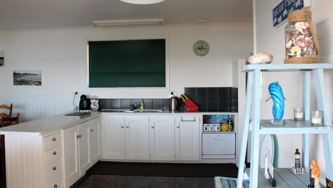KINGFISHER COTTAGE Beachfront At The Binalong Bay - Accommodation Great Ocean Road 20
