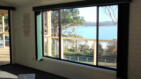 KINGFISHER COTTAGE Beachfront At The Binalong Bay - Accommodation Great Ocean Road 13