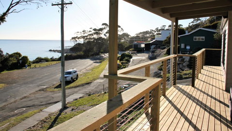 KINGFISHER COTTAGE Beachfront At The Binalong Bay - Accommodation Great Ocean Road 9