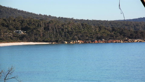 KINGFISHER COTTAGE Beachfront At The Binalong Bay - Accommodation Great Ocean Road 12