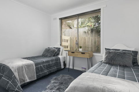 Elkie Villa - 2 Bedroom Unit - Burnie - Accommodation Great Ocean Road 2