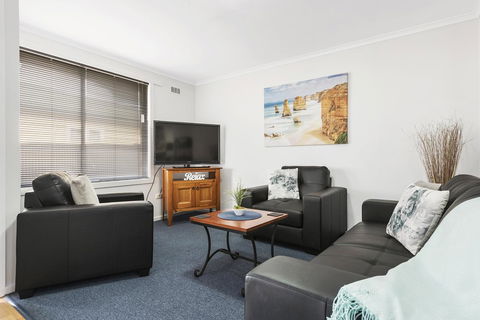 Elkie Villa - 2 Bedroom Unit - Burnie - Accommodation Great Ocean Road 5