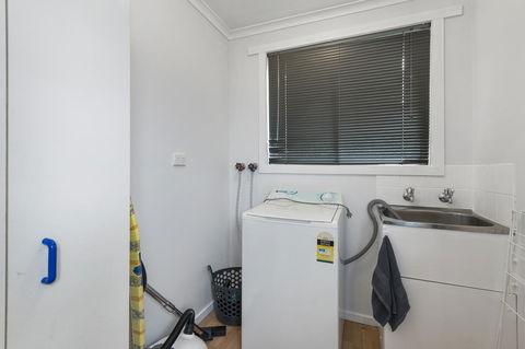 Elkie Villa - 2 Bedroom Unit - Burnie - Accommodation Great Ocean Road 7