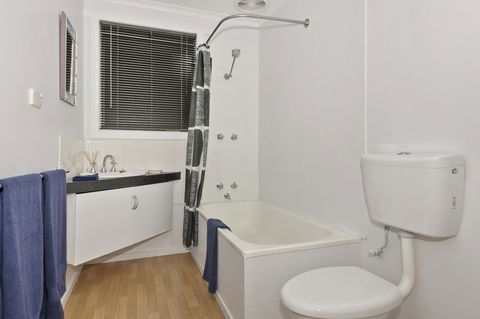 Elkie Villa - 2 Bedroom Unit - Burnie - Accommodation Great Ocean Road 6