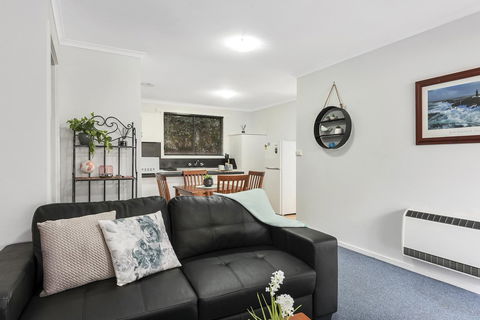 Elkie Villa - 2 Bedroom Unit - Burnie - Accommodation Great Ocean Road 4
