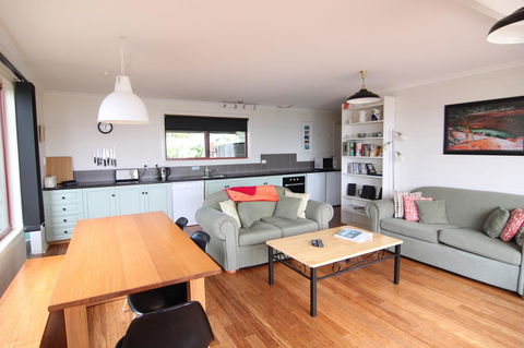 DOLPHIN LOOKOUT COTTAGE - Amazing Views Of The Bay Of Fires - Accommodation Great Ocean Road 11