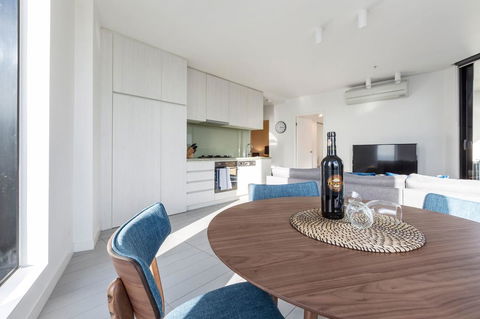 2Bedroom Apartment With Views In Docklands Next To CBD & Marvel Stadium - Accommodation Great Ocean Road 3