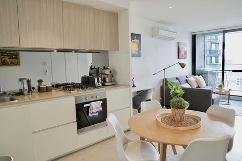 Pride Docklands Waterfront Apartment City View - Accommodation Great Ocean Road 14