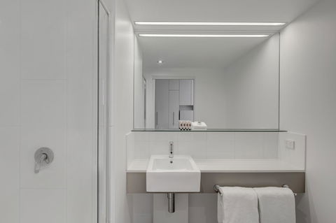 Travelodge Hotel Melbourne Docklands - Accommodation Great Ocean Road 8