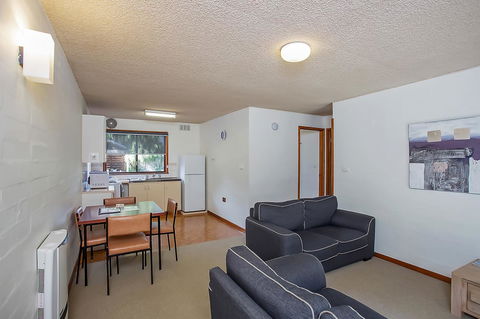 Eastern Beach Holiday Units - Accommodation Great Ocean Road 1