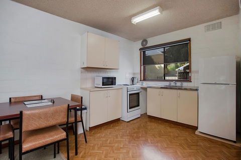 Eastern Beach Holiday Units - Accommodation Great Ocean Road 3