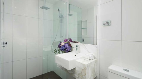 Crowne Plaza Melbourne Carlton, An IHG Hotel - Accommodation Great Ocean Road 10