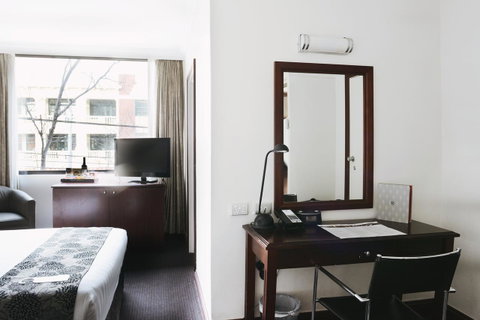 Crowne Plaza Melbourne Carlton, An IHG Hotel - Accommodation Great Ocean Road 3