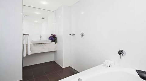 Crowne Plaza Melbourne Carlton, An IHG Hotel - Accommodation Great Ocean Road 13