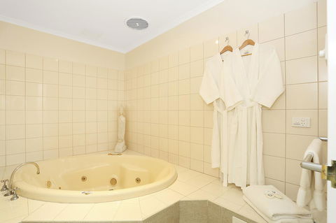 Quality Inn & Suites The Menzies - Accommodation Great Ocean Road 35