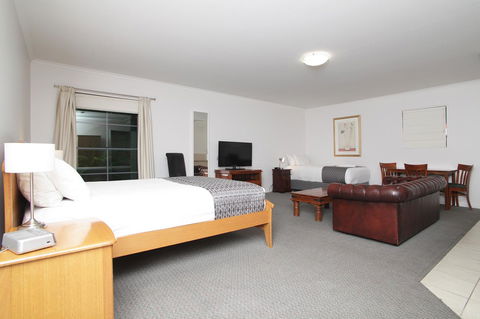 Quality Inn & Suites The Menzies - Accommodation Great Ocean Road 10