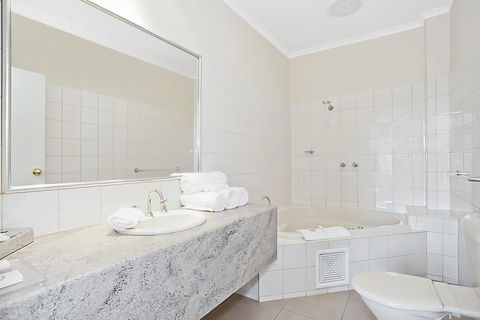 Quality Inn & Suites The Menzies - Accommodation Great Ocean Road 31