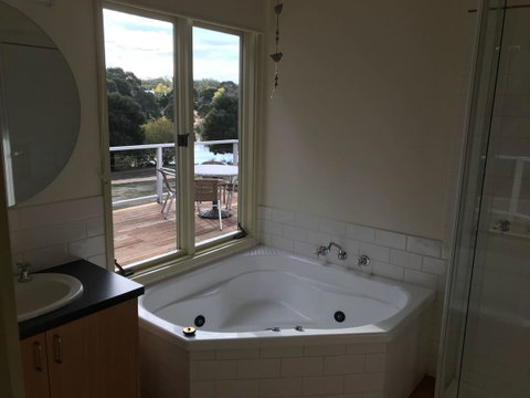 Lakeside Conti Villas - Accommodation Great Ocean Road 3