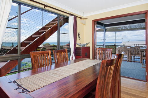 THE BOARDROOM ON BANKSIA - 11 Banksia Ave Bonny Hills - Accommodation Great Ocean Road 2