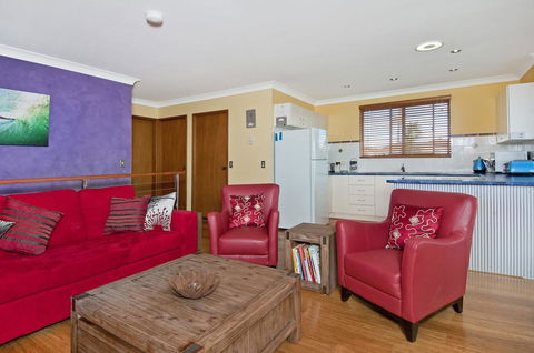 THE BOARDROOM ON BANKSIA - 11 Banksia Ave Bonny Hills - Accommodation Great Ocean Road 0