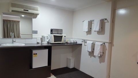 The Commercial Hotel Motel - Accommodation Great Ocean Road 1