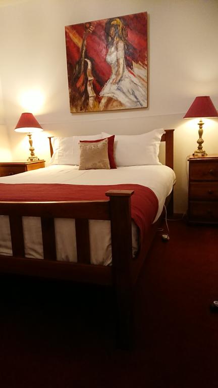 The Empire Hotel - Accommodation Great Ocean Road 3