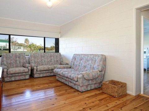 The Lobster Pot - Great Outdoor Eating Area - Accommodation Great Ocean Road 3