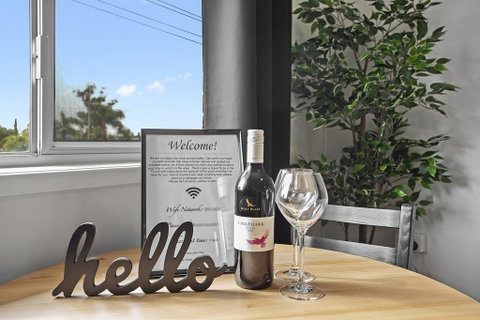 The Neo Stylish Central Apartment With Aircon Courtyard And Netflix - Accommodation Great Ocean Road 1