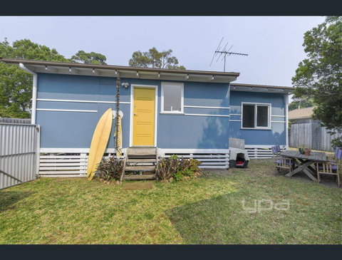 Toot Toot ! 50s Classic Beach House With Bungalow - Accommodation Great Ocean Road 3