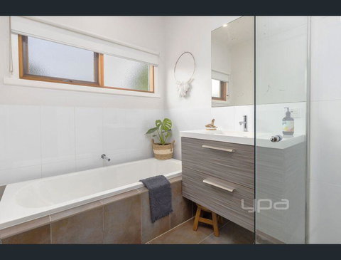 Toot Toot ! 50s Classic Beach House With Bungalow - Accommodation Great Ocean Road 1
