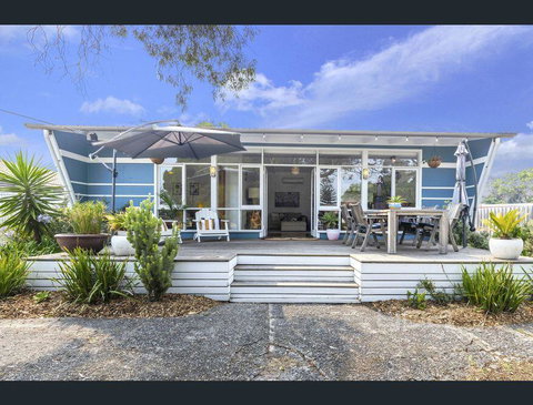 Toot Toot ! 50s Classic Beach House With Bungalow - Accommodation Great Ocean Road 0