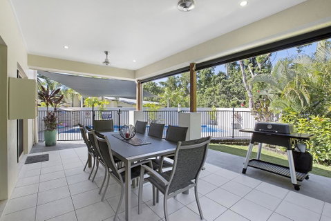 Tropical Private Holiday House With Pool - Accommodation Great Ocean Road 2