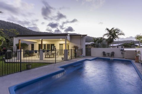 Tropical Private Holiday House With Pool - Accommodation Great Ocean Road 1