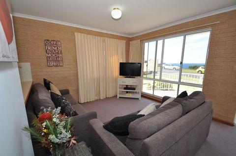 Unit 1, Countess Court - Accommodation Great Ocean Road 2