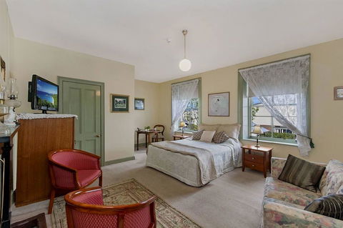 Victoria House - Accommodation Great Ocean Road 0