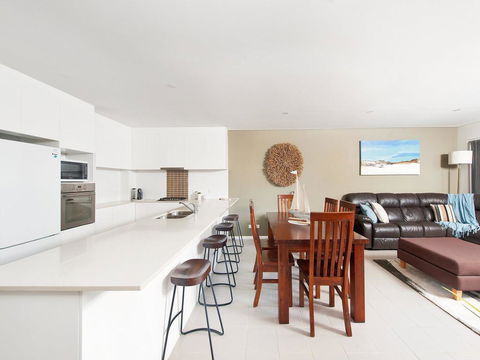 Villa Serene @ Fingal Bay - Accommodation Great Ocean Road 2