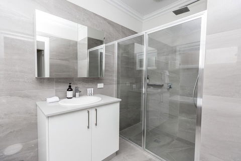 Wagga Apartments #3 - Accommodation Great Ocean Road 3