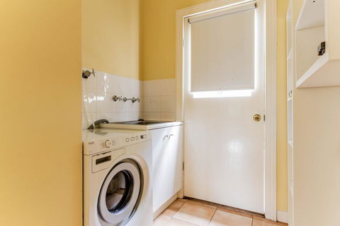 WALKIN' ON SUNSHINE - Accommodation Great Ocean Road 3