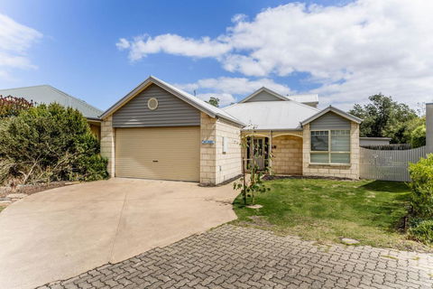 WALKIN' ON SUNSHINE - Accommodation Great Ocean Road 0