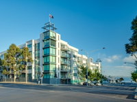 Waterfront Yarra St by Gold Star Stays